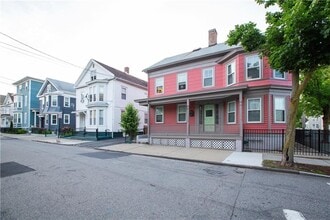 Building Photo - 185 Carpenter St