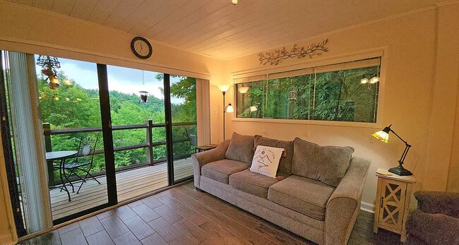 Foto del edificio - 1081 Cove Rd