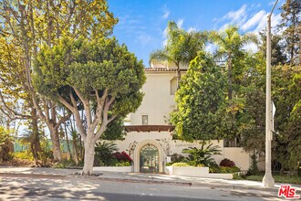 Building Photo - 15500 Sunset Blvd
