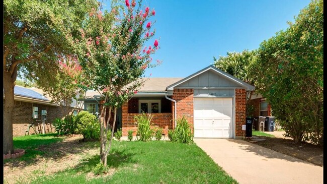 Building Photo - 4617 bracken dr.