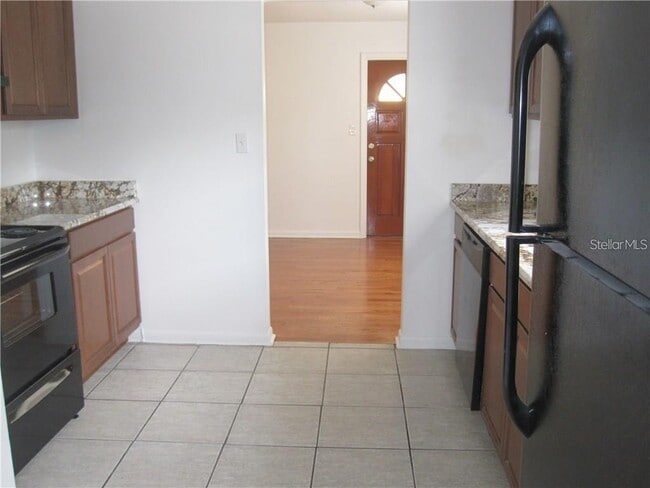 Building Photo - 3302 W Wallace Ave