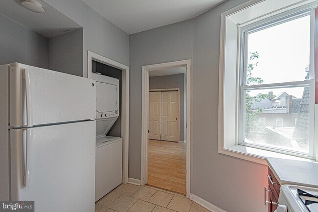 Building Photo - 5102 Larchwood Ave