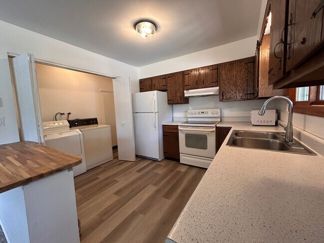 Foto del edificio - Ute Pass Ave (10215)