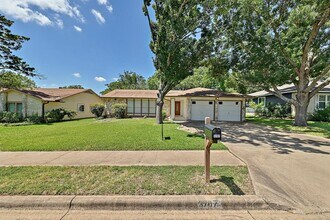 Building Photo - 3707 Tarragona Ln