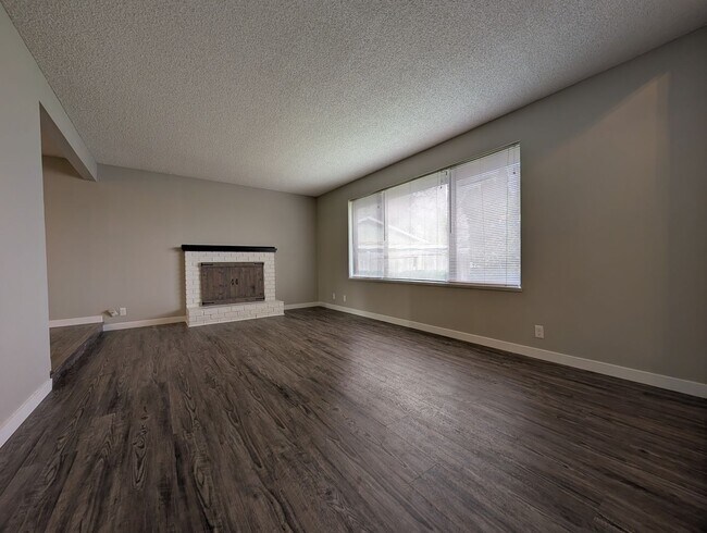 Foto del edificio - Beautiful Updated 3-Bed, 2-Bath Home In Thurston Area!