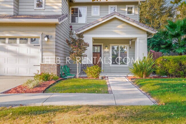 Building Photo - Bright Craftsman-Style 4 Bedroom Home in Q...