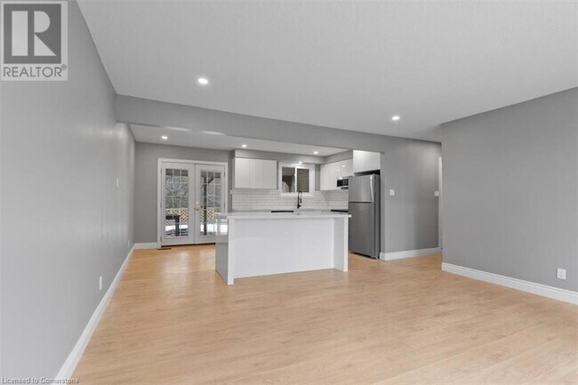 Building Photo - 5 Mulberry Ln