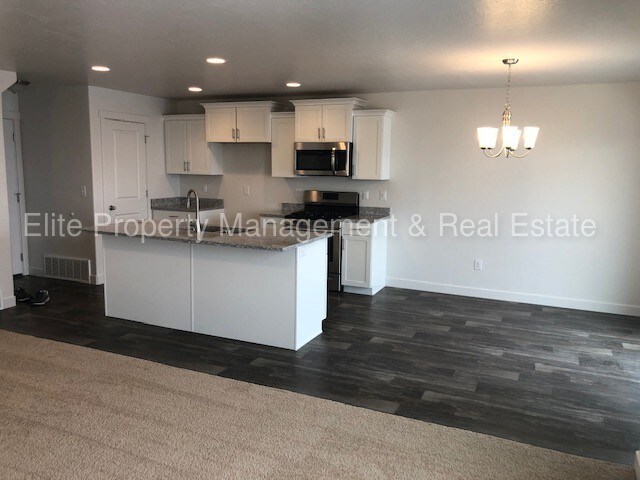 Building Photo - 14907 Beckenbauer Ave