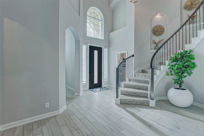 Foto del edificio - 24402 Kingelm Lk Dr