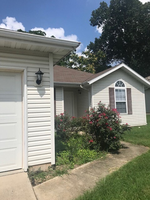 Building Photo - 3 Bedrooms, 2 Bathrooms, 2 Car Garage Clos...