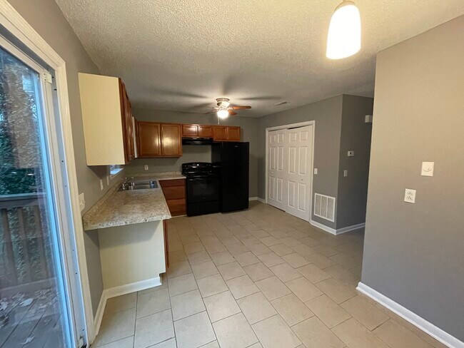 Foto del edificio - 8731 Millard Lee Ln