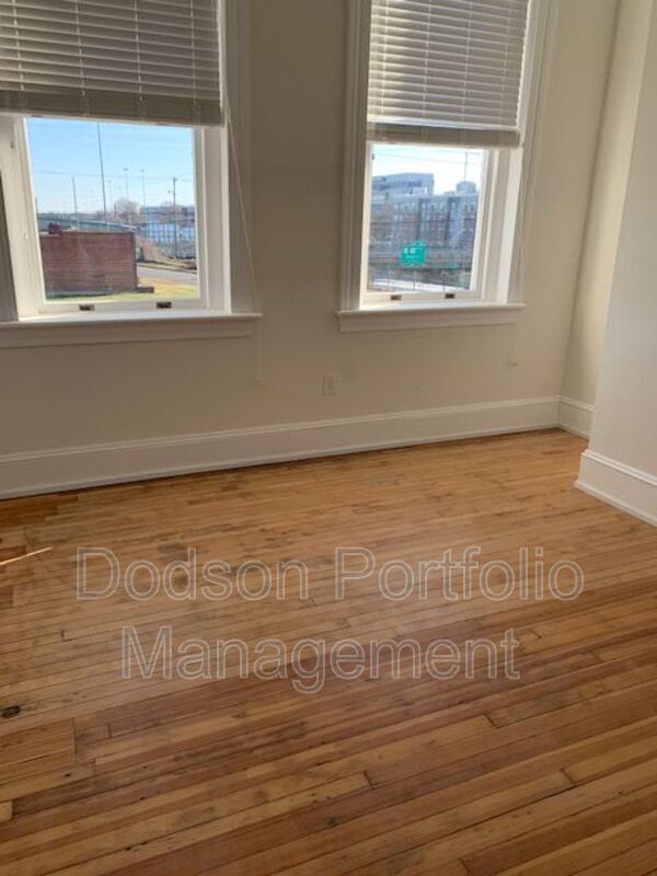 Foto del edificio - 900 St James St