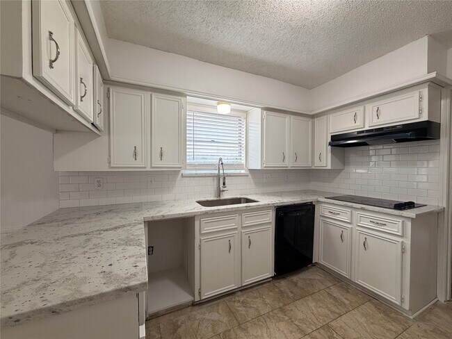 Foto del edificio - 12910 Shady Knoll Ln