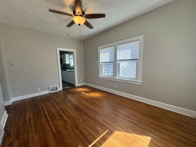 Foto del edificio - 3 bedroom, 2 bath in NE Lincoln