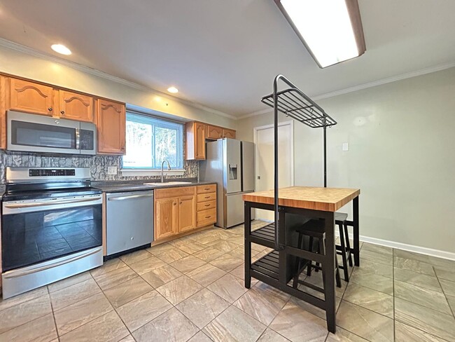 Building Photo - Charming 4-Bedroom Cul-de-Sac Home in Virginia Beach "ASK ABOUT OUR ZERO DEPOSIT"
