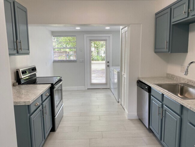 Building Photo - Renovated 2/1 Fenced in Duplex - Mead Garden/Winter Park
