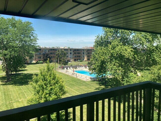 Building Photo - 2226 S Goebbert Rd