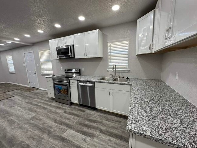 Foto del edificio - 4707 Midway Dr