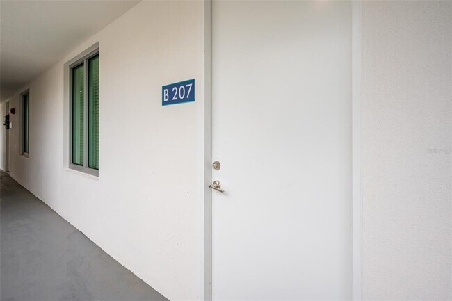 Building Photo - 1703 N Tamiami Trl