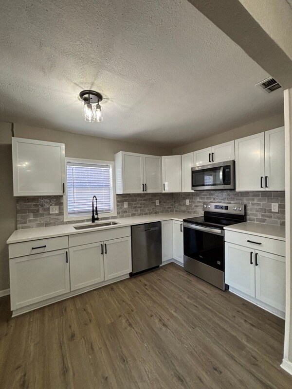 Foto del edificio - 501 NE 67th St