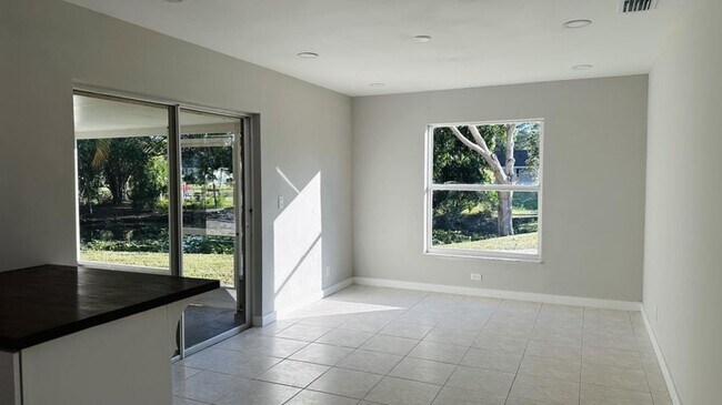 Foto del edificio - 12816 67th St N