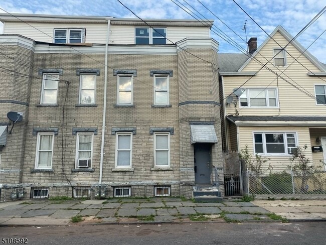 Building Photo - 253 Court St