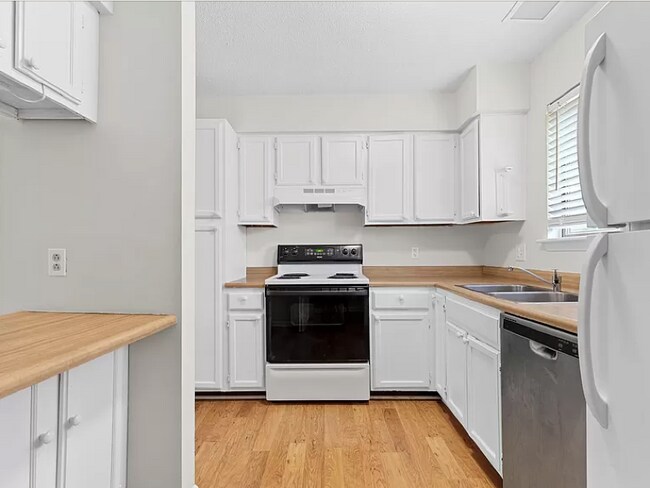 Building Photo - 3156 Heathstead Place