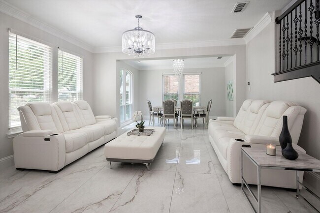Foto del edificio - 2029 Primrose Dr