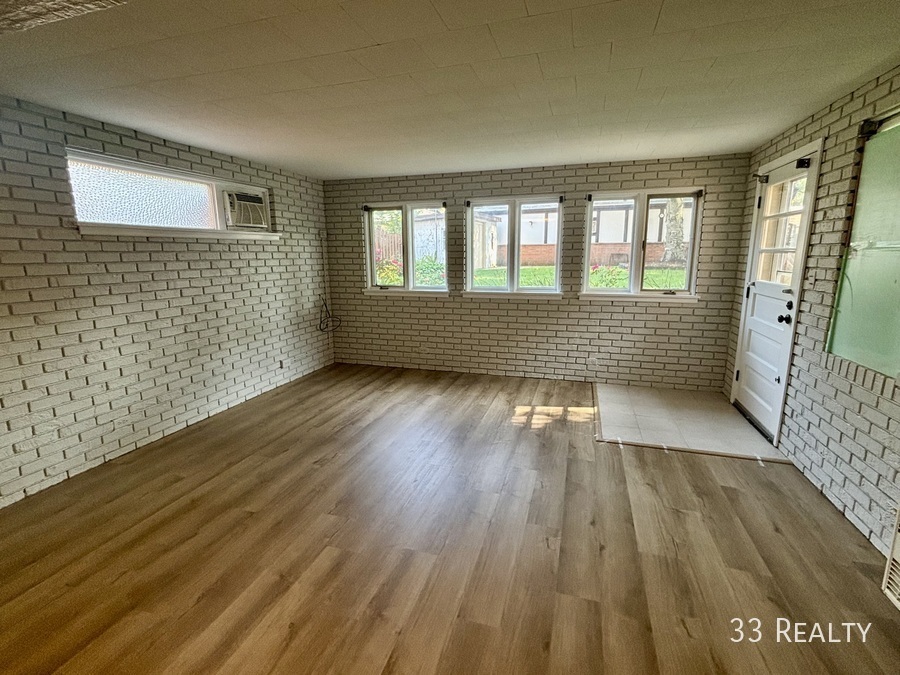 Primary Photo - Light-filled Garden Studio in Rogers Park