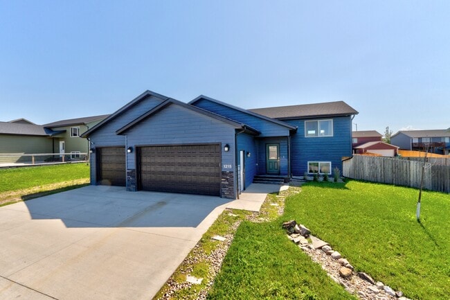 Building Photo - 1215 Kodiak Dr