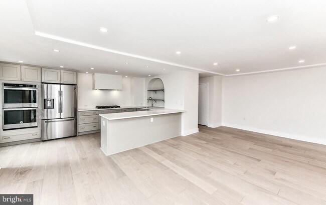 Foto del edificio - 2500 N Van Dorn Street Unit 1002