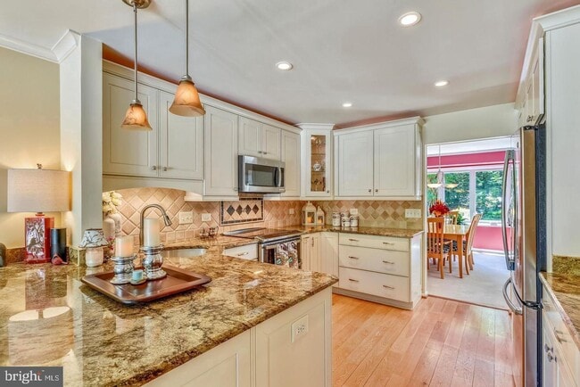 Building Photo - Experience elevated living in this beautifully renovated townhome nestled within the highly sough...