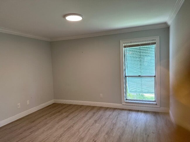 Building Photo - 290 Cypress Point Dr