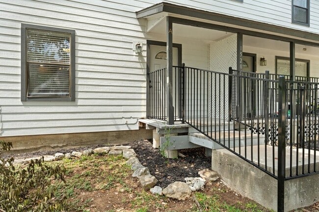 Building Photo - 15205 Cavalier Canyon Dr