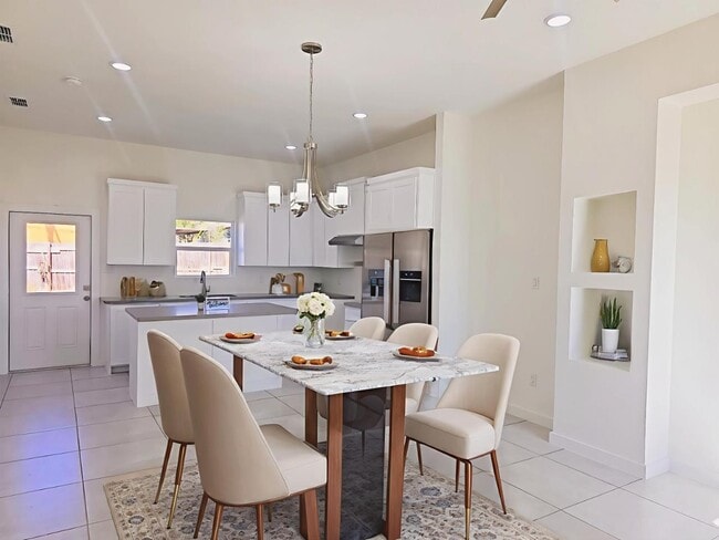 Foto del edificio - 5006 Cherimoya Ln