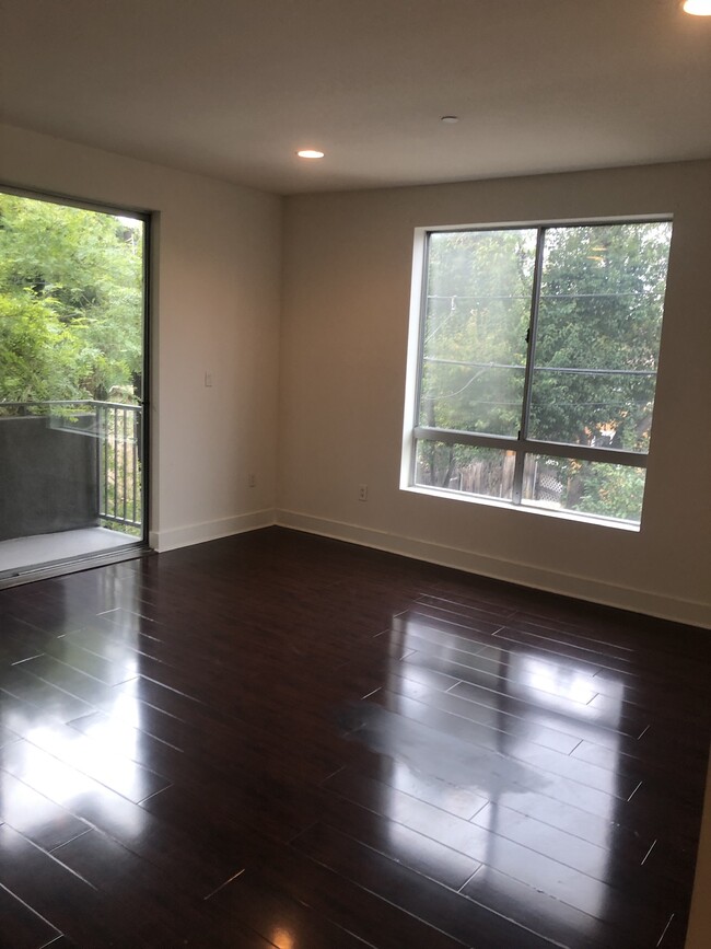 Building Photo - 13712 Valleyheart Dr