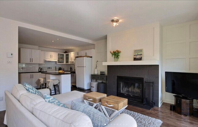 Building Photo - 4550 Rue Berri