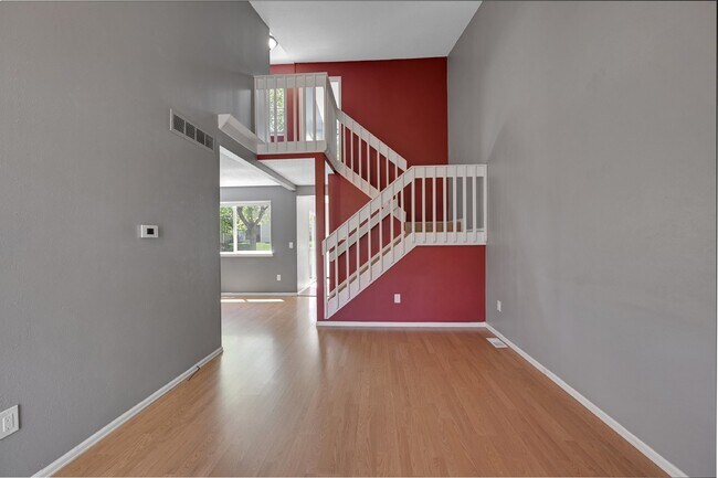 Foto del edificio - $2,800 - 3 Bed,  2.5 Bath Townhome in Arva...