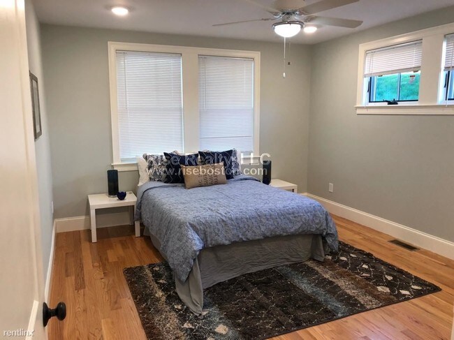 Building Photo - 5 br, 2 bath Apartment - 31 Hillside St Apt 1