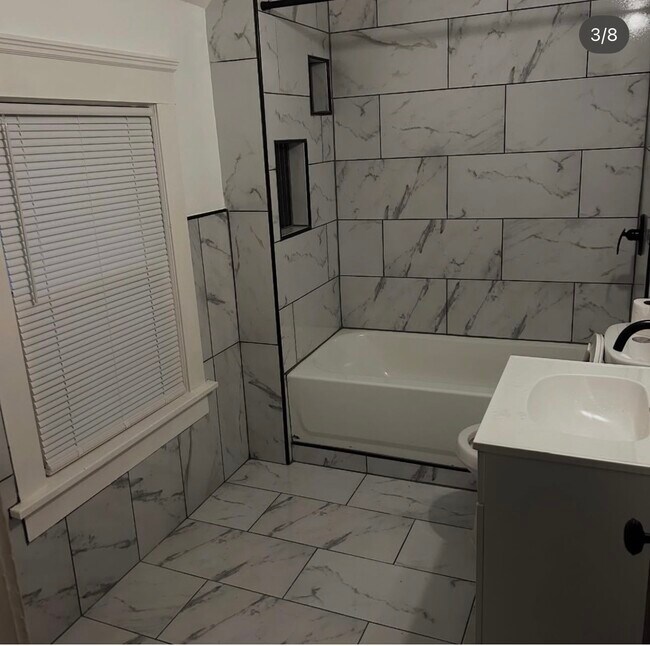 Foto del edificio - 2114 W 85th St