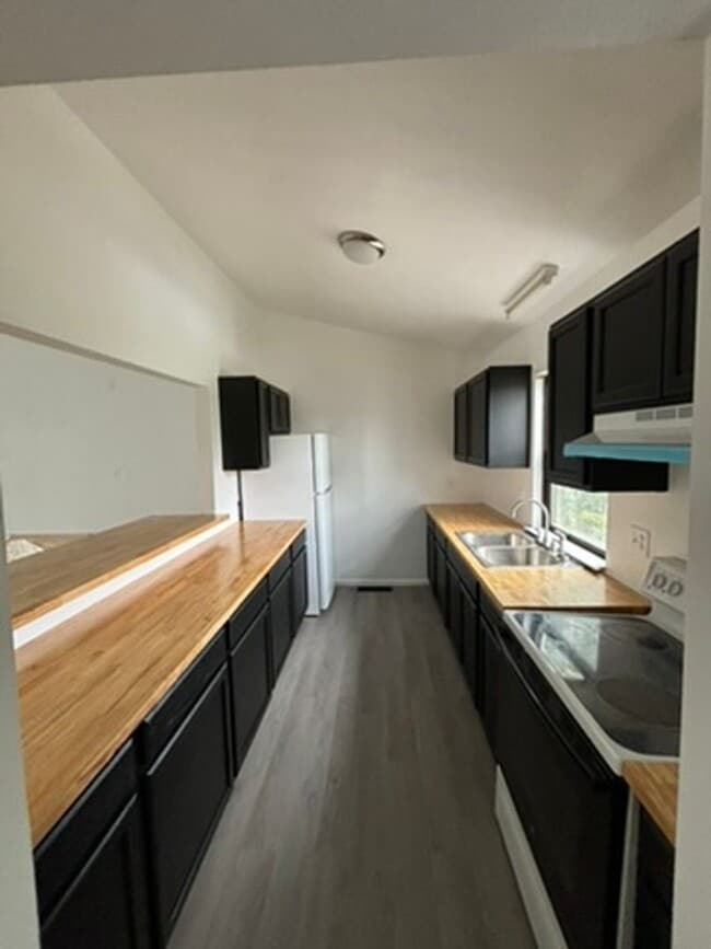 Building Photo - WoodHaven6635