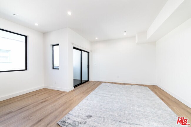 Foto del edificio - 4615 St Charles Pl