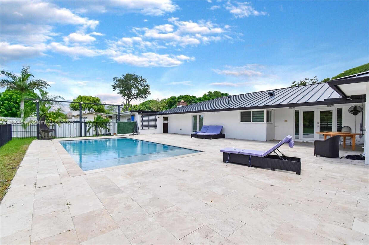 Foto principal - 18300 SW 48th St