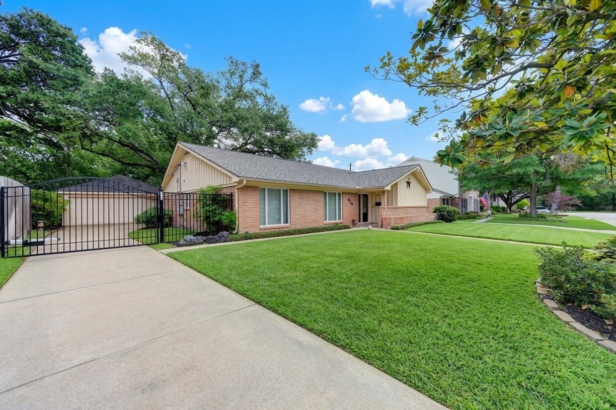 Photo - 614 Bendwood Dr (Houston, TX)