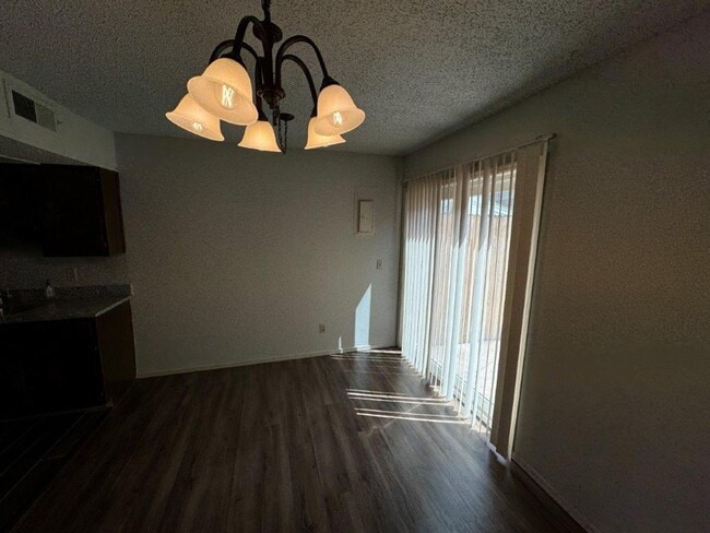 Building Photo - 2 bed 2 bath condo in Norman, updated amen...