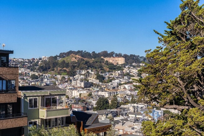 Building Photo - 621 Sanchez St