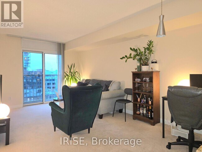 Photo du bâtiment - 323 Richmond St E