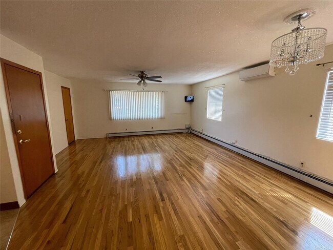 Building Photo - 948 East 100th Street
