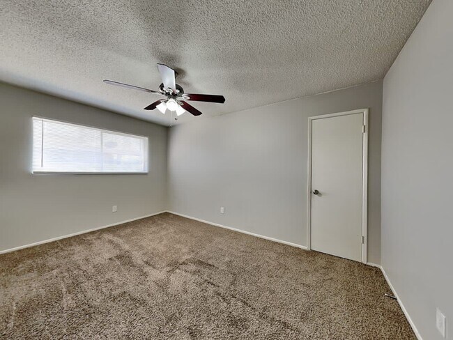Building Photo - 11434 N 24Th Dr