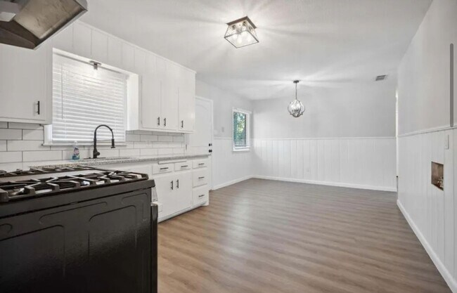 Foto del edificio - Fully Renovated Home